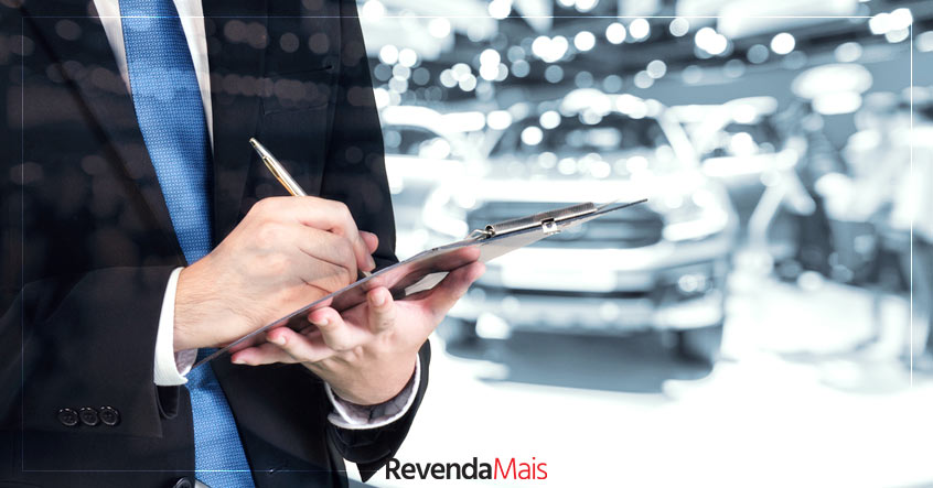 Cadastro de clientes em loja de veículos